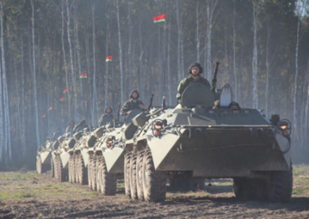 Лукашенко решил отвести войска от западных границ