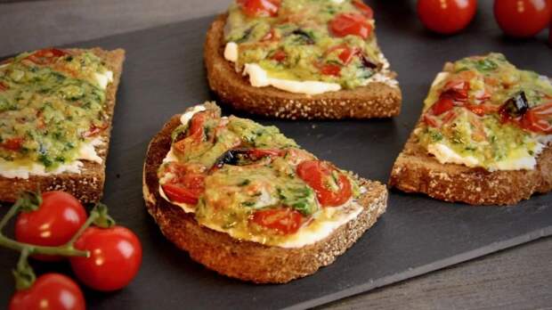 Горячие бутерброды с колбаской и сыром. \ Фото: google.com. Горячие бутерброды с колбаской и сыром. \ Фото: google.com.