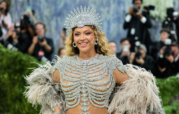 Цена колье Бейонсе на Met Gala составила 3,7 миллиарда рублей