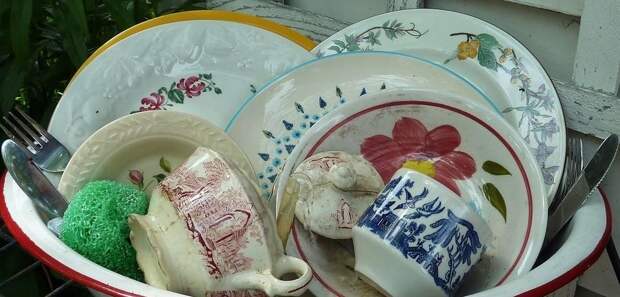 Муж упрекал за трату воды и света. Я предложила месяц жить по его правилам экономии - через неделю он сам умолял вернуть все как было