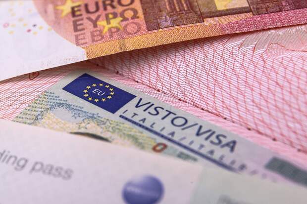 Выдача многократных шенгенов россиянам сократилась на 90 процентов