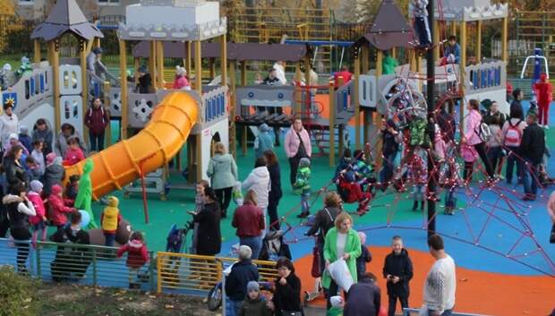 Две детские площадки открыли в Подольске по губернаторской программе