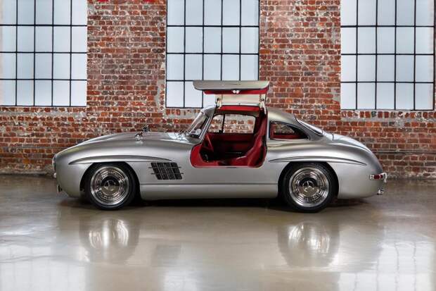 Необычный рестомод 300 SL Gullwing 