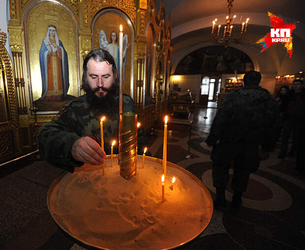 Мы встретились, когда у добровольцев выдался выходной и они отправились во Владимирский собор в Херсонесе