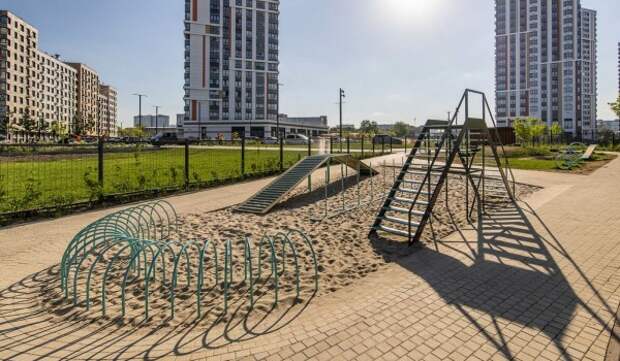 В районе Москворечье-Сабурово обустроили площадку для выгула собак