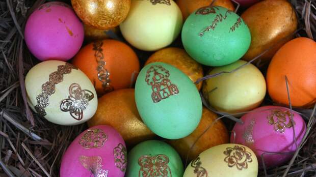 Как красиво покрасить яйца на Пасху: простые и быстрые способы