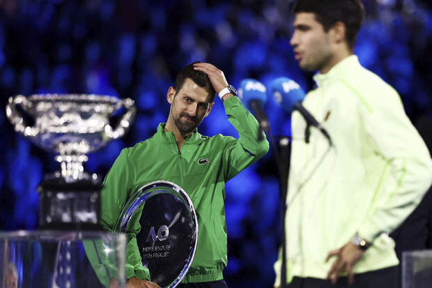 Теннисист Джокович поздравил испанца Алькараса с победой на Australian Open