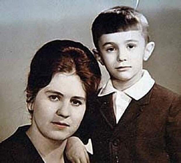 Бутусов, мама