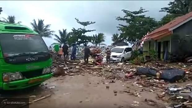В МИД России сообщили о риске эпидемий в Индонезии после цунами