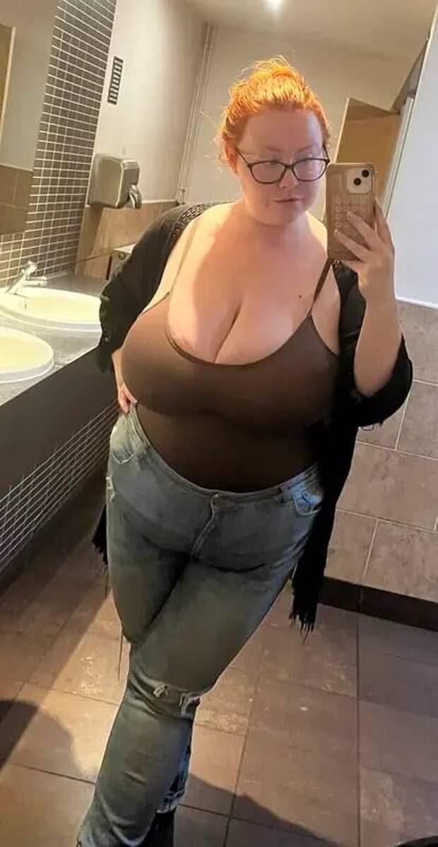 LADBible: соцсети британки заблокировали из-за ее размера груди