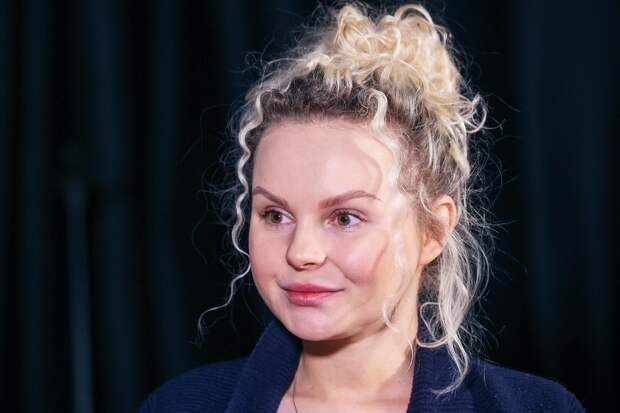 Экс-вокалистка «Ленинграда» Алиса Вокс призналась, что ей пока не удалось добиться примирения со Шнуровым