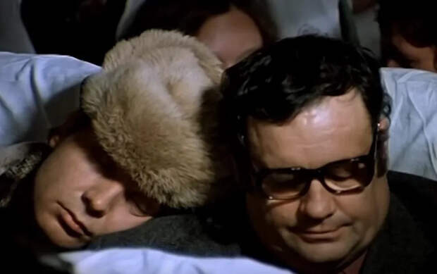 Настоящая водка, ляпы и импровизации в «Иронии судьбы» ‑ 9 необычных фактов о фильме