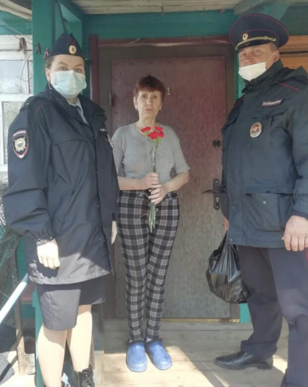 В Тверской области полицейские поздравили ветеранов