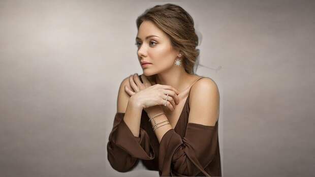 «Не любит строгих запретов»: как выглядит 6-летний сын 42-летней Карины Разумовской и чем он похож на маму?