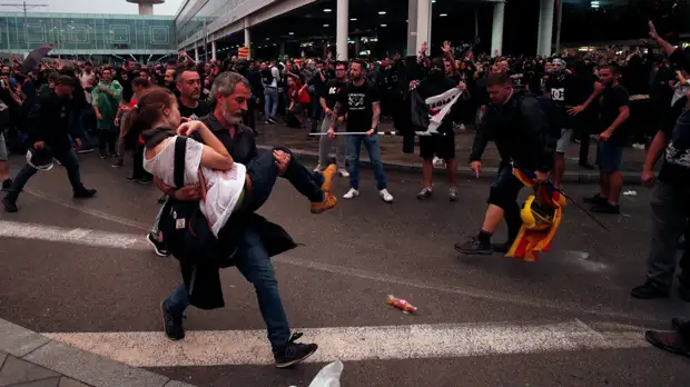 Не менее 78 человек пострадали в результате протестов в Барселоне