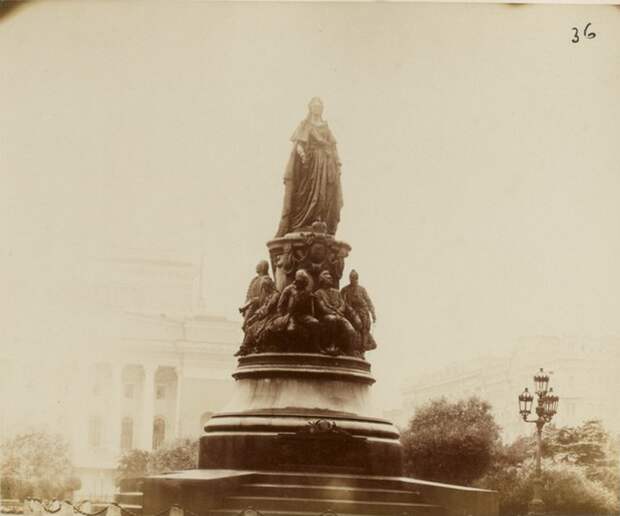 34. Памятник Екатерине II