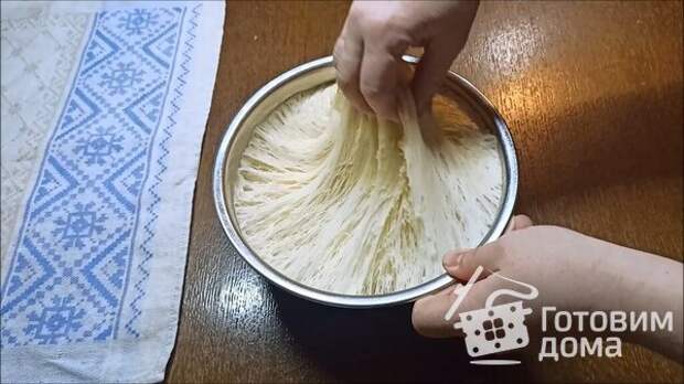 Сдобные домашние булочки-плетёнки фото к рецепту 8