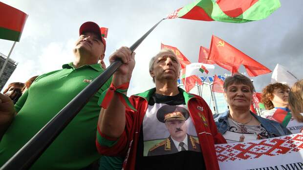 Участники акции в поддержку президента Белоруссии Александра Лукашенко в Минске - РИА Новости, 1920, 16.09.2020