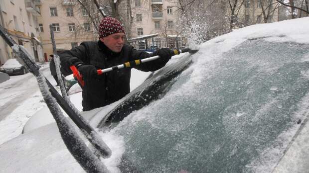 Лед не намерзнет на стекло, если оно натерто луком. /Фото: auto.geenius.ee Лед не намерзнет на стекло, если оно натерто луком. /Фото: auto.geenius.ee
