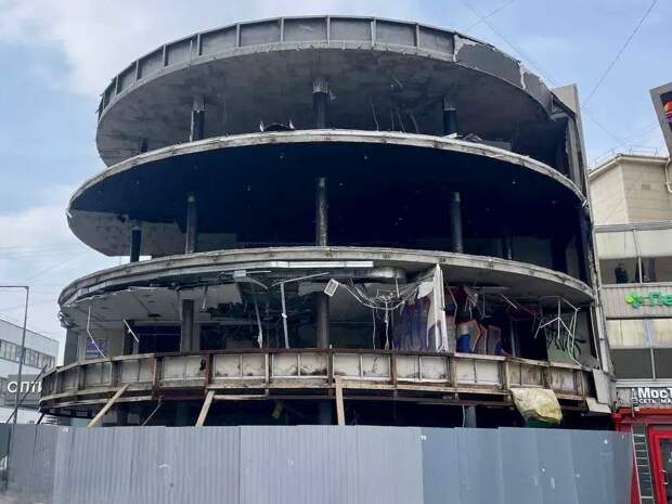 ККИ: торговый центр у «Приморской» сносят принудительно