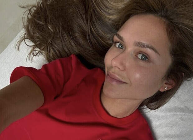 Дочь Дмитрия Маликова задрала юбку в центре Парижа: кадры обсуждают в Сети