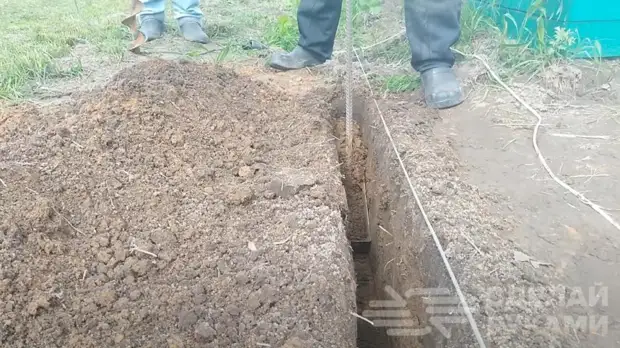 Как выкопать узкую траншею под водопровод без лопаты - Сам себе мастер ...
