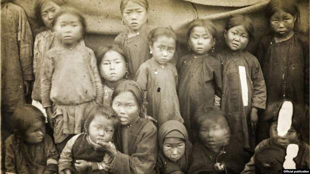 Дети гиляков, фото начала XX века/ © sibreal.org