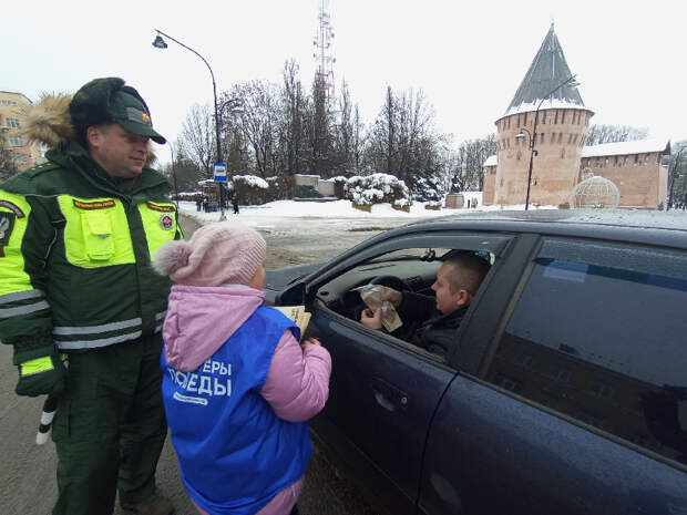 Жителям Смоленска раздали «блокадный хлеб»
