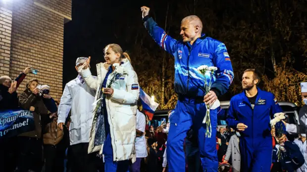 Космонавт Новицкий похвалил действия членов киноэкипажа