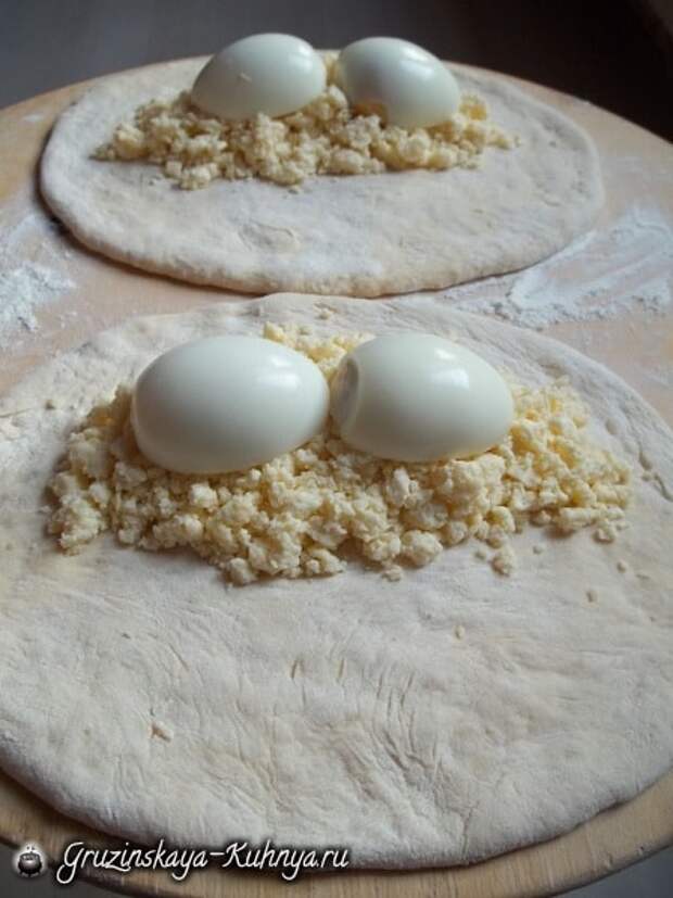 Гурийские хачапури с сыром и вареными яйцами (1)