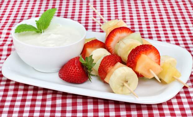 йогурт со свежими фруктами