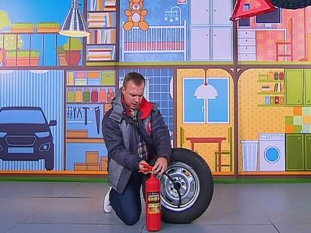 Как накачать колесо если в автомобиле нет насоса