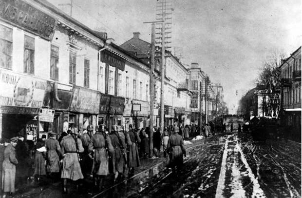 Немецкие войска входят в Минск, 1918 год. Фото: Topical Press Agency / Getty Images / Fotobank