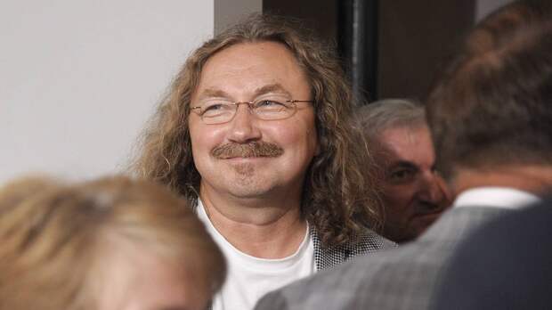 Жена Николаева призналась, что его до сих пор уговаривают вернуться к Королевой