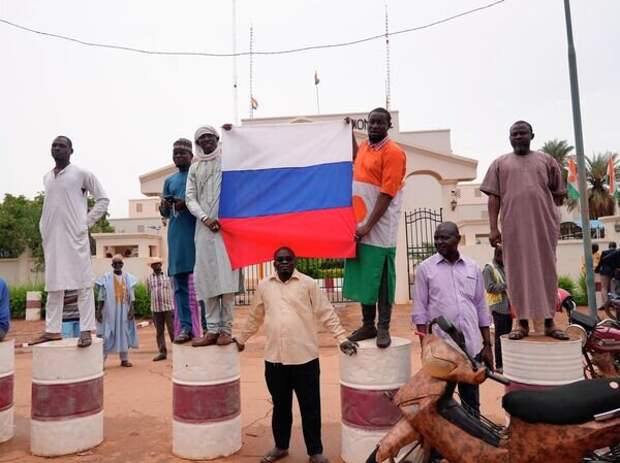 "Полный провал". Стратегия США в Нигере не сработала. Почему африканские страны выбрали Россию?