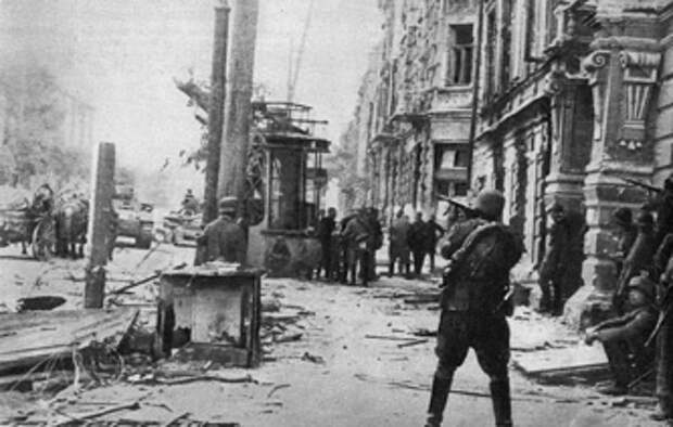 24th July 1942: German soldiers fire the last shots in their mopping up operations in the main streets of Rostov. It was their second conquest of the city, where the tenacious Russian snipers kept them occupied even after the town had fallen