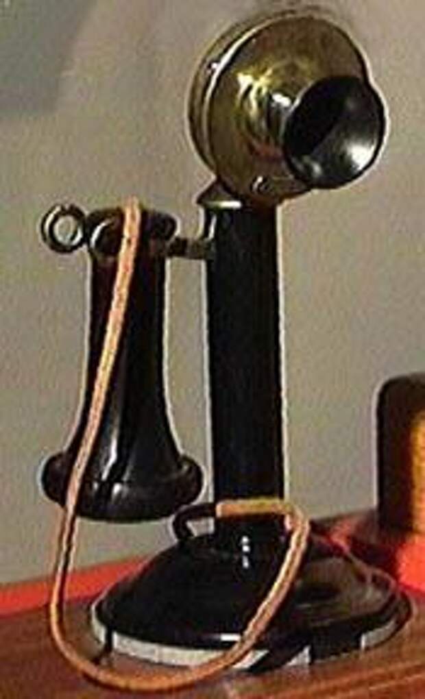 Д с 19 телефоны. Телефонный аппарат 19 век Белл.