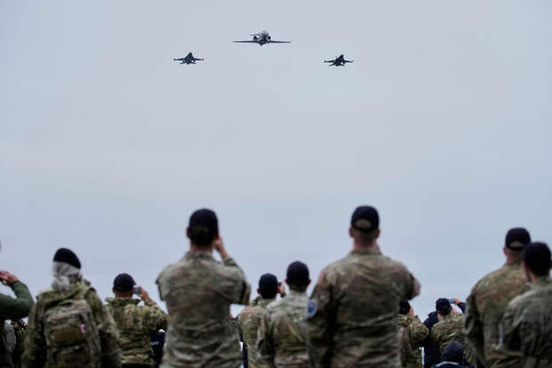 Датские F-35 и французский заправщик MRTT провели учения над Гренландией