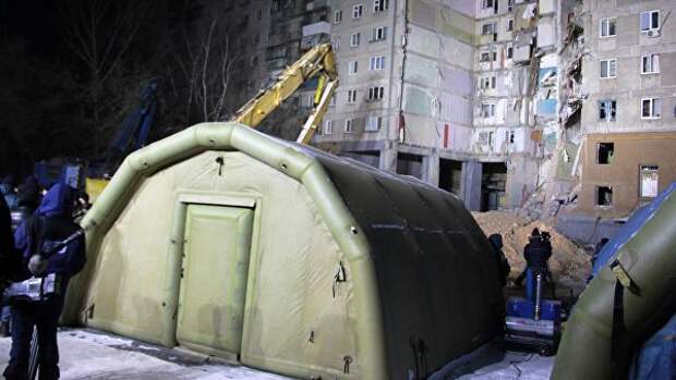 На месте обрушения одного из подъездов жилого дома в Магнитогорске. 3 января 2019 На месте обрушения одного из подъездов жилого дома в Магнитогорске. 3 января 2019