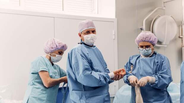 Новосибирские хирурги спасли девушку с синдромом Щелкунчика