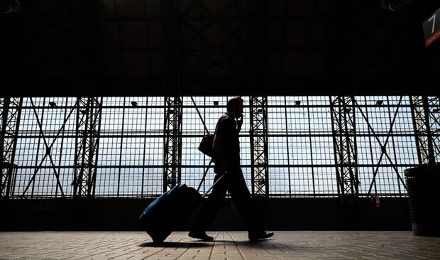 Семь пассажирских поездов задержались в России из-за снегопада