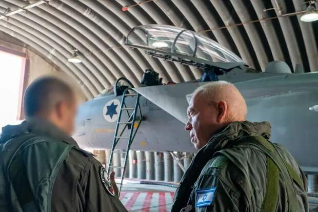 Министр обороны Израиля совершил полёт на истребителе F-15 над сектором Газа и