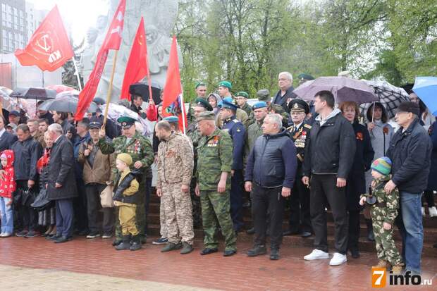 В Рязани прошла церемония возложения цветов и гирлянды Воинской славы
