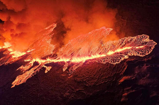 На юго-западе Исландии началось извержение вулкана