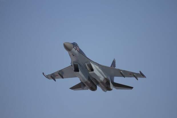 77 самолетов и более 100 вертолетов в 2013 году!