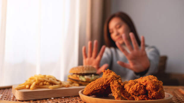 Диетолог Русакова: резкий отказ от фастфуда может сопровождаться «синдромом отмены»