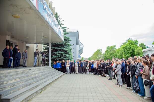 В АГУ увековечили память легендарного гандбольного тренера Султана Джанчатова