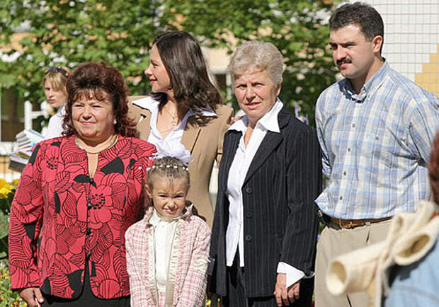 Жена Александра Лукашенко Галина вместе с сыном Виктором и его семьей. Источник: open.by 