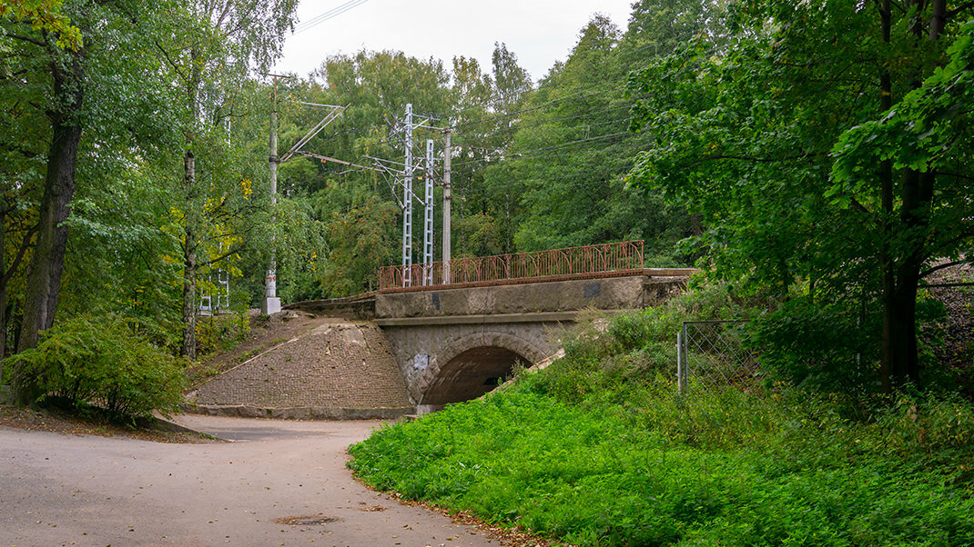 Железнодорожный путепровод
