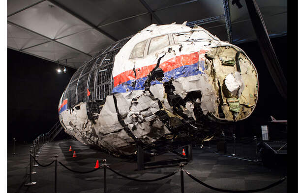 Инсценировка катастрофы Боинга МН17 (18+)